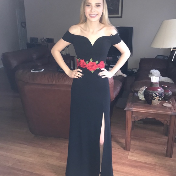 Black and Red Prom Dress - Picture 2 of 4
